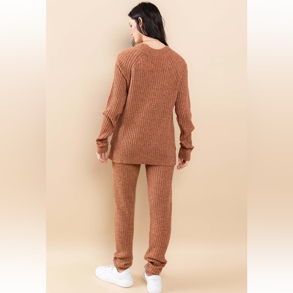 17 Fabulous Ribbed Sweater Top & Pants Set - Picture 5 of 6